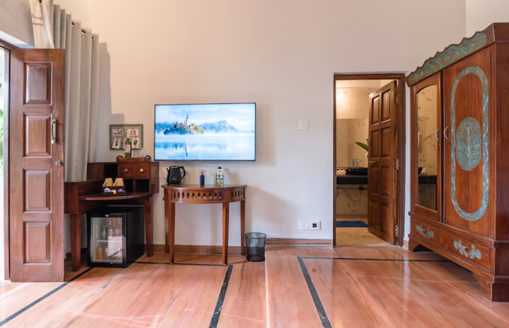 sashas holiday village