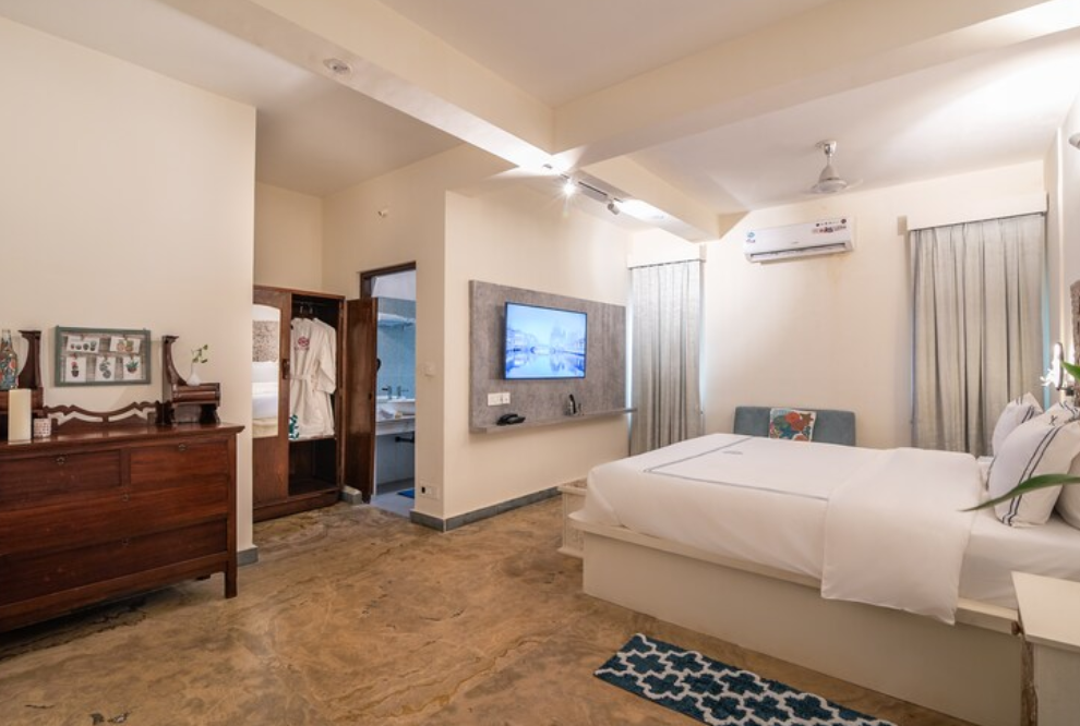 sashas holiday village