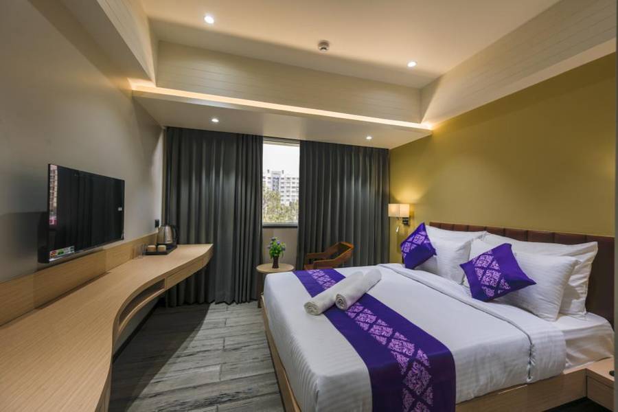 Purple Beds By VITS Dwarkesh, Surat,Near Surat Train Station,3 star
