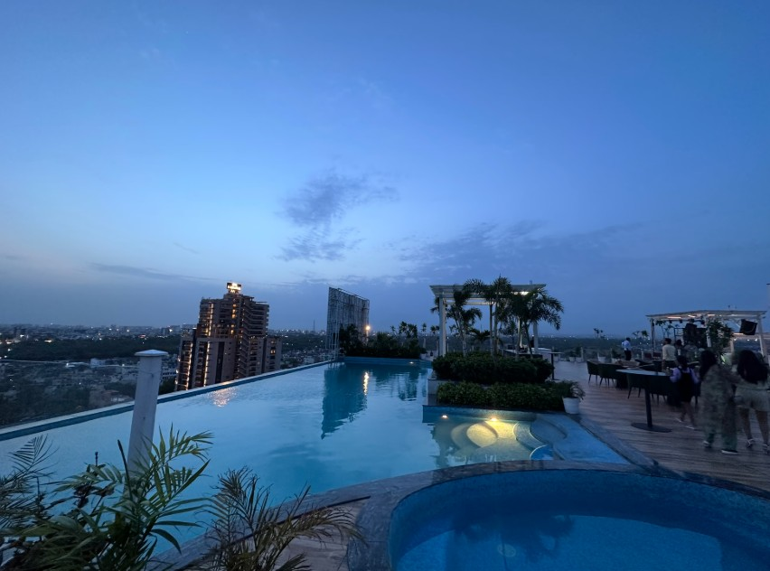 richi rich studio apartment