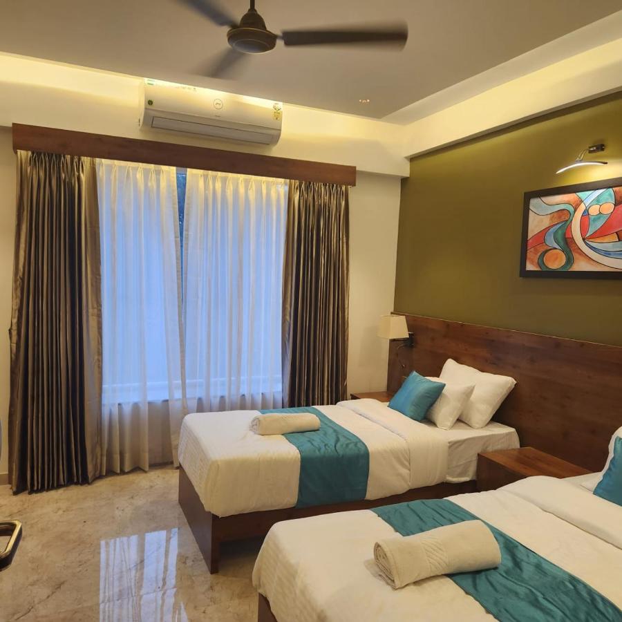 Monarch Guestline, Magarpatta,,3 star