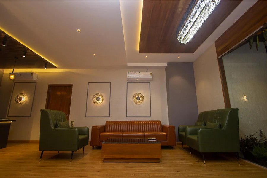 Monarch Guestline, Magarpatta,,3 star