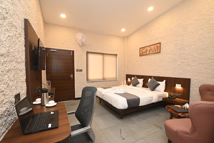 Hotel Navtara, Jaipur,Karni Vihar,3 star