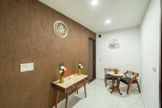 lime boutique bed and breakfast nehru place metro