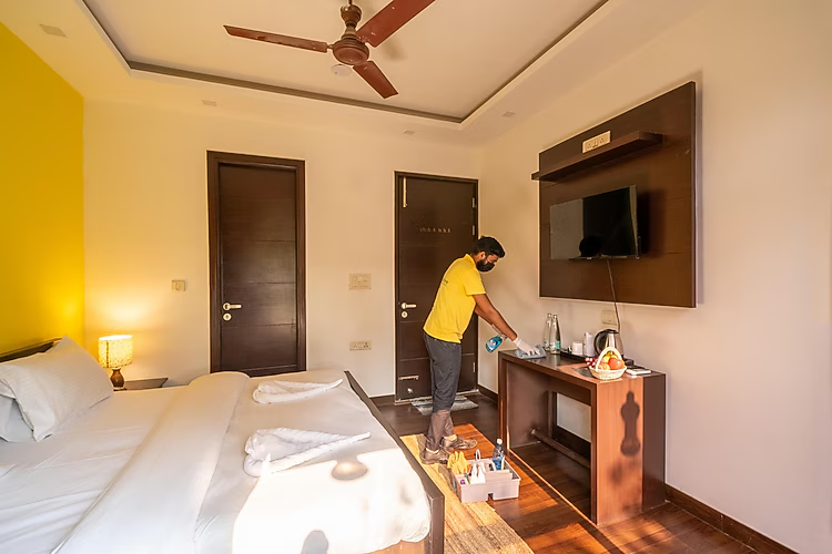 lime boutique bed and breakfast nehru place metro