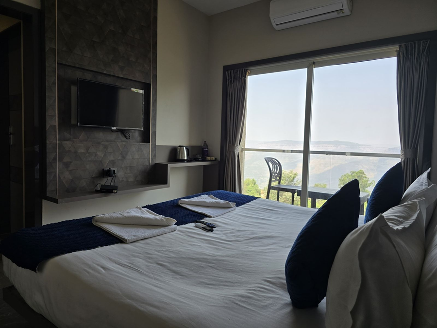 Hotel Holiday Plus,Bhose, Mahabaleshwar,2 star