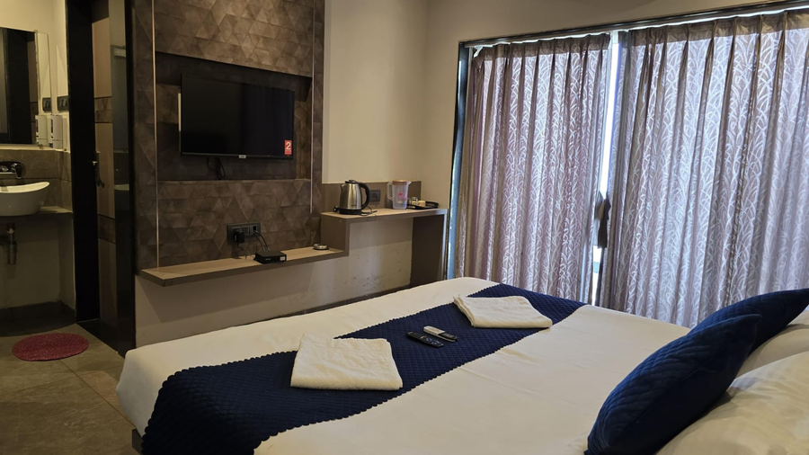 hotel holiday plus