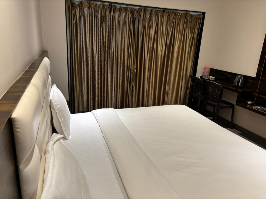 hotel holiday plus