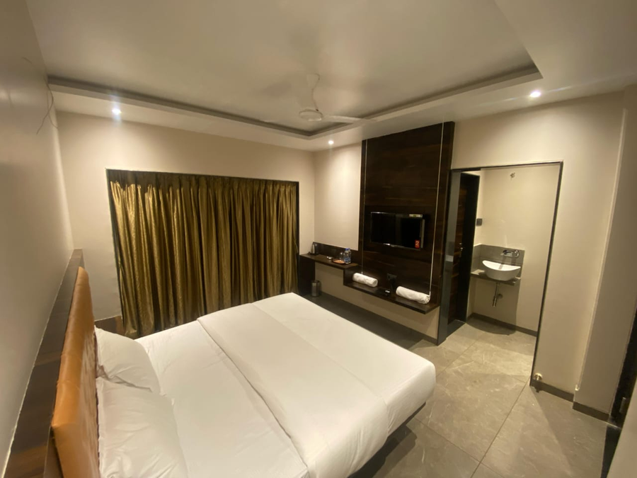 hotel holiday plus