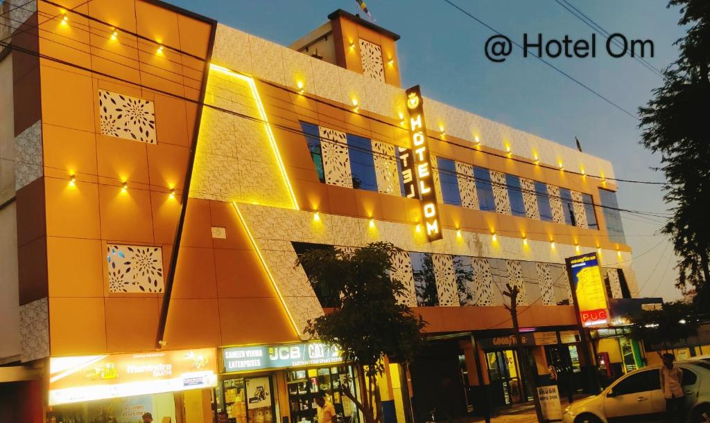 Hotel Om,Itarsi Rd,3 star