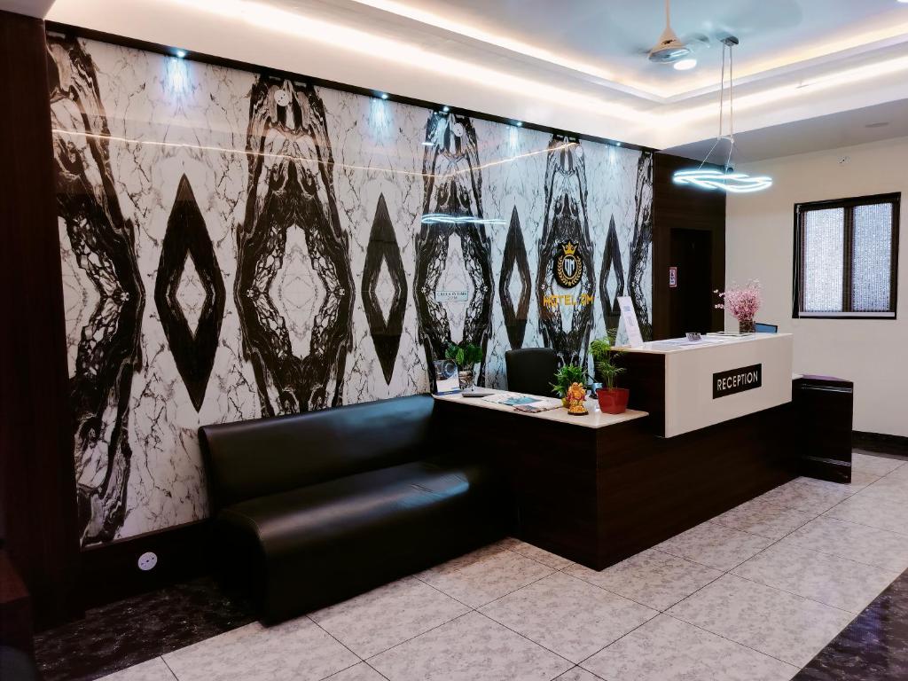 Hotel Om,Itarsi Rd,3 star