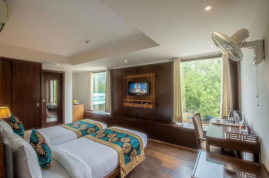 hotel arch plaza near yashobhoomi dwarka