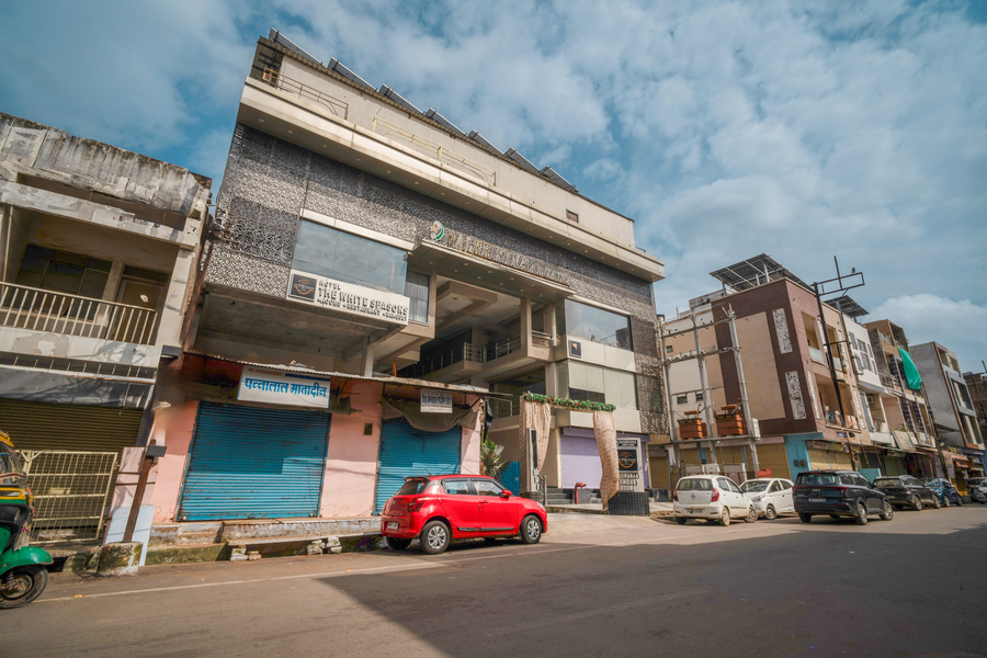The White Seasons,Lohiya Bazaar ,3 star