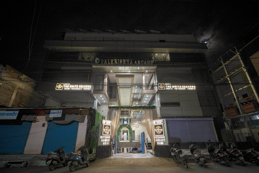 The White Seasons,Lohiya Bazaar ,3 star
