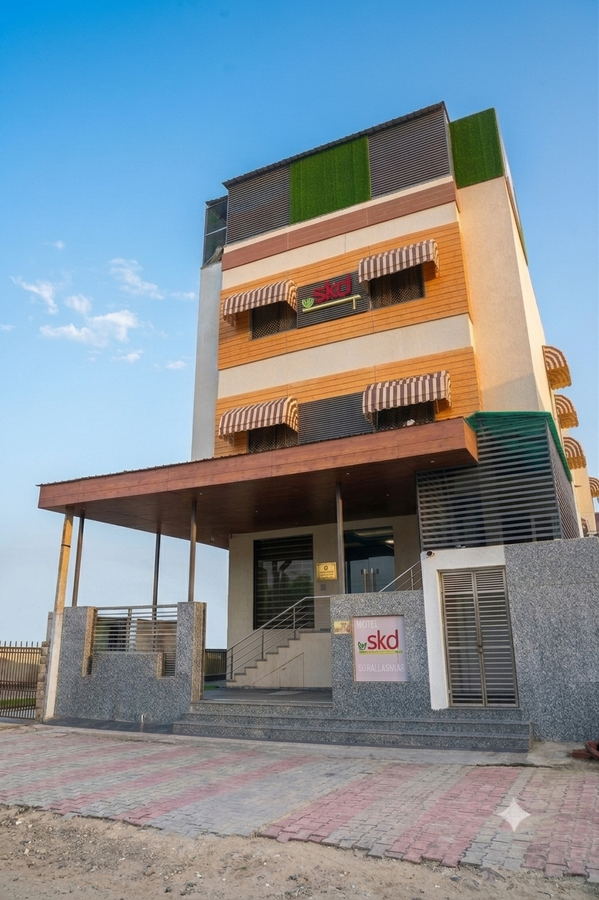Hotel Sar Kamla Dham,16, Ram Swaroop Ka Pandal, Raman Reti Road, Behind Fogla Ashram, Raman Reiti, Vrindavan, Uttar Pradesh 281121,3 star