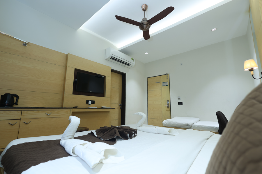 hotel sar kamla dham