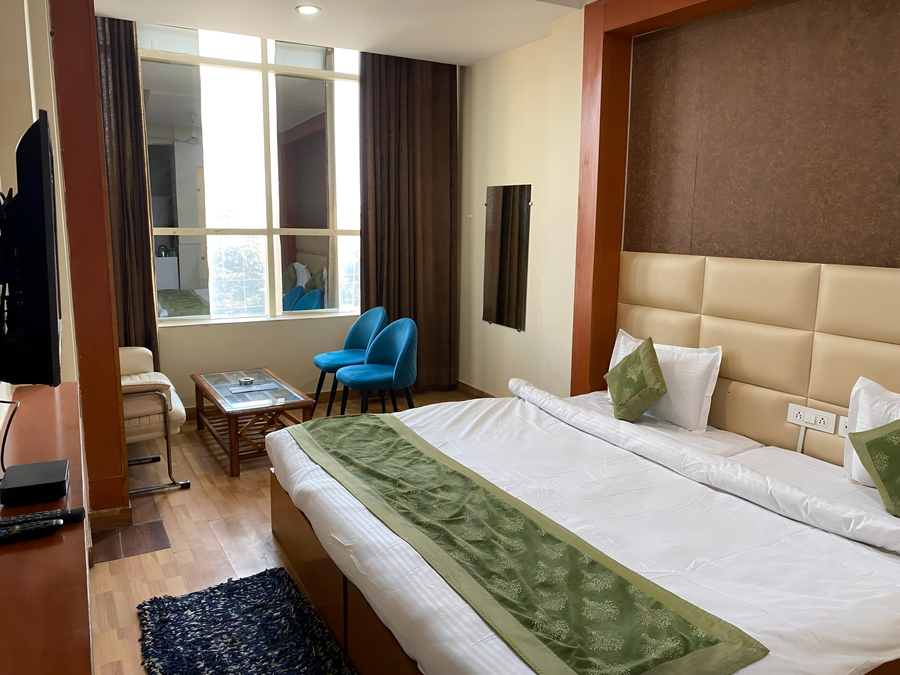 oyster pearl near medanta hospital sec 39 gurgaon