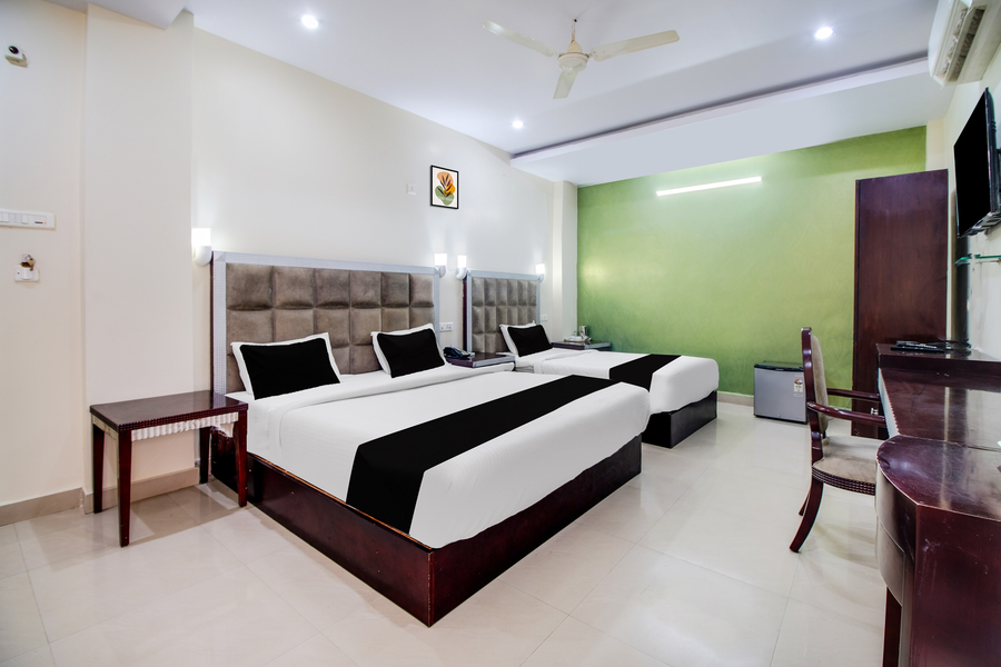 oyo townhouse gajuwaka near cmr mall