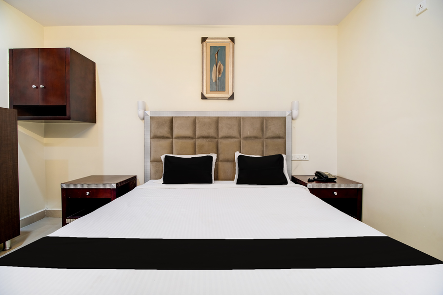 oyo townhouse gajuwaka near cmr mall