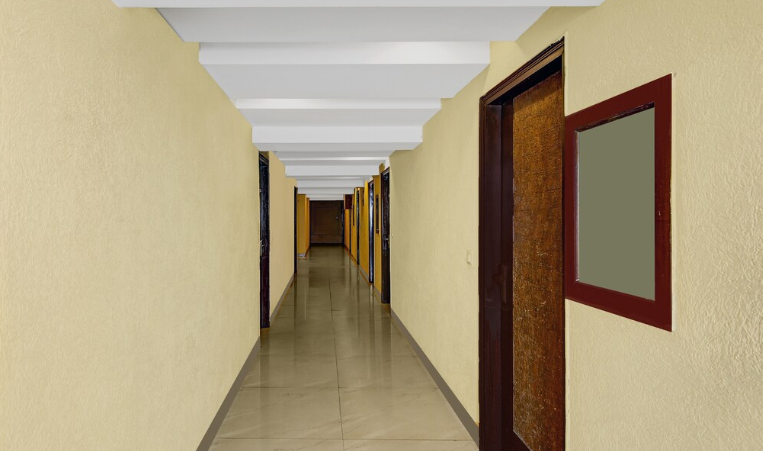 Hotel Howard International,Mall Rd,3 star