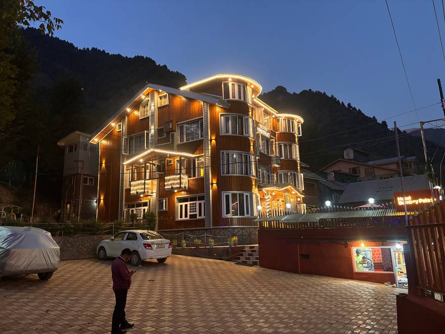 Hotel Bombay Palace,Laripora, Pahalgam,3 star