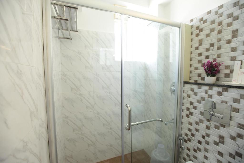 Grand Cascade,Poongavanapuram,3 star