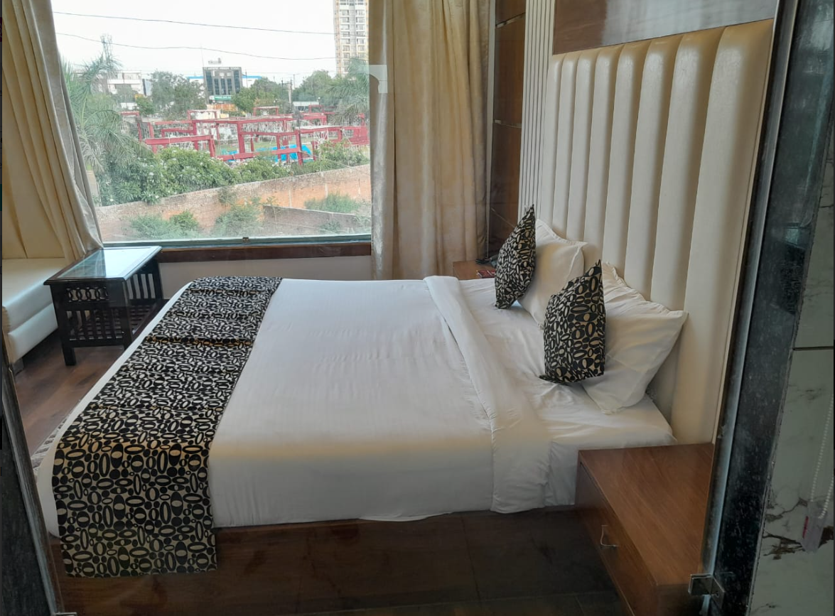 Hotel The Rich Grand,Fatehabad Road,3 star