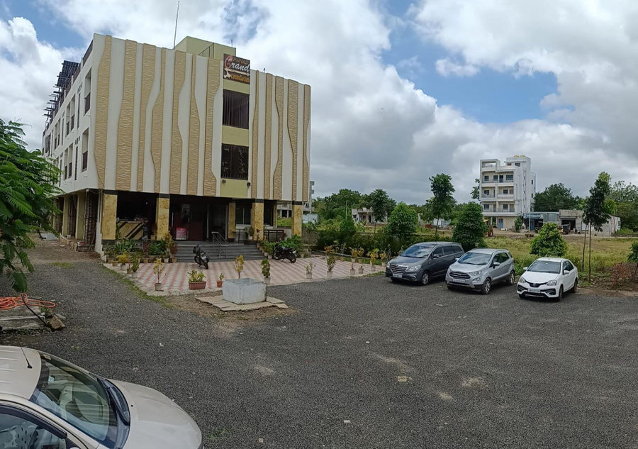 Hotel Grand Vrundavan,Akkalkot,3 star