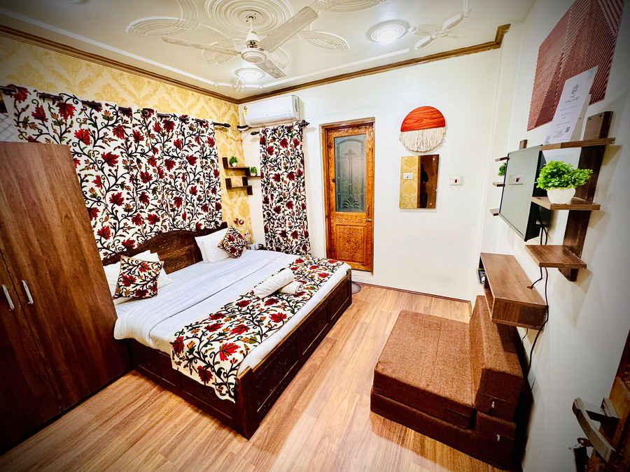 Hotel The Mallard,Near Srinagar Airport,4 star