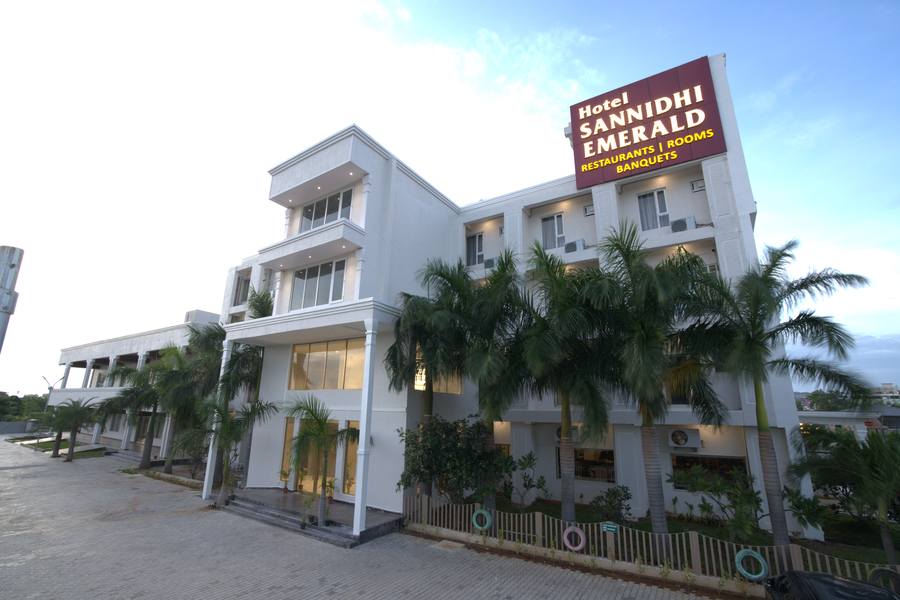 hotel sannidhi emerald