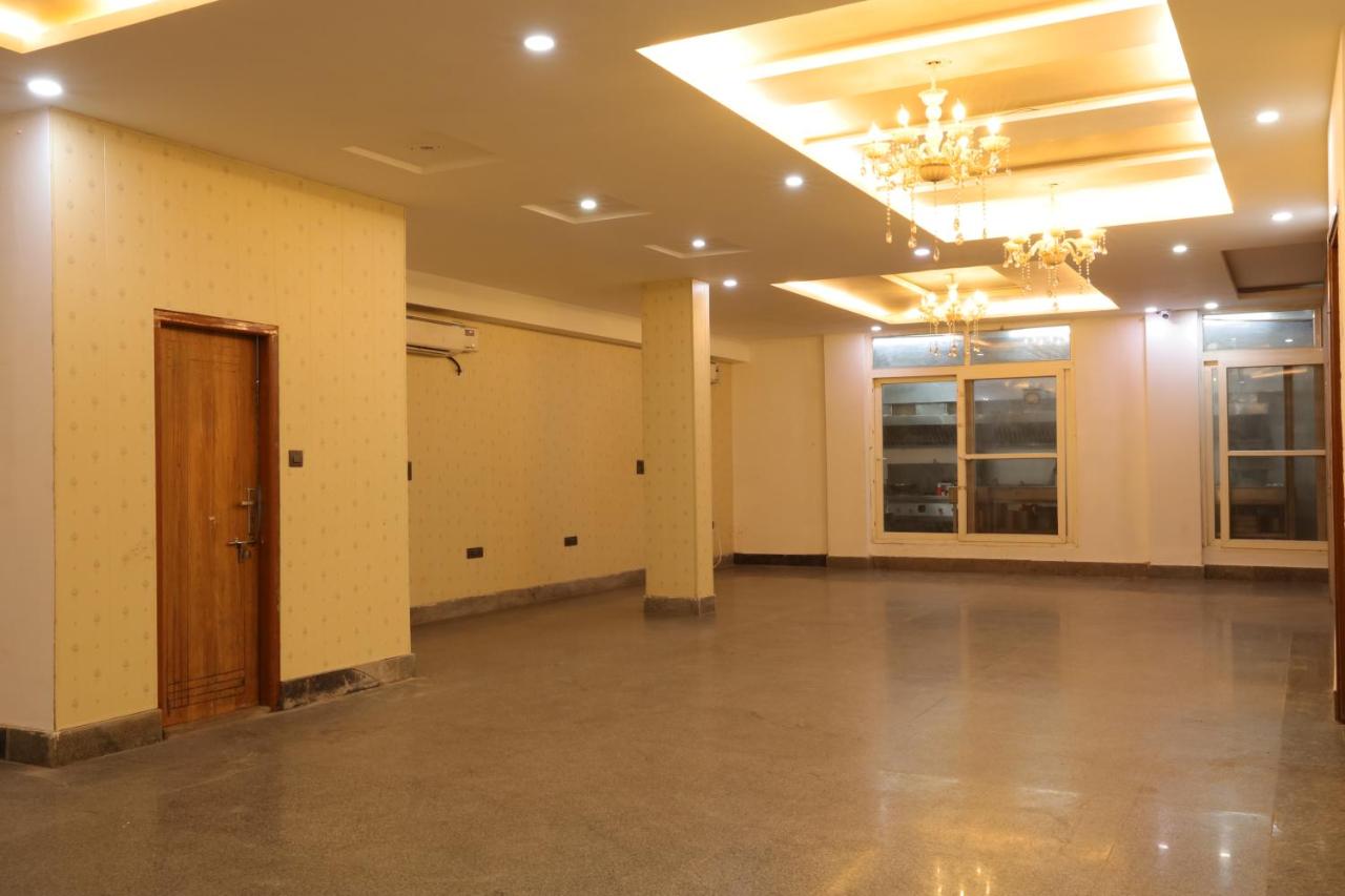 sandalwood hotel sec 38 near medanta medicity