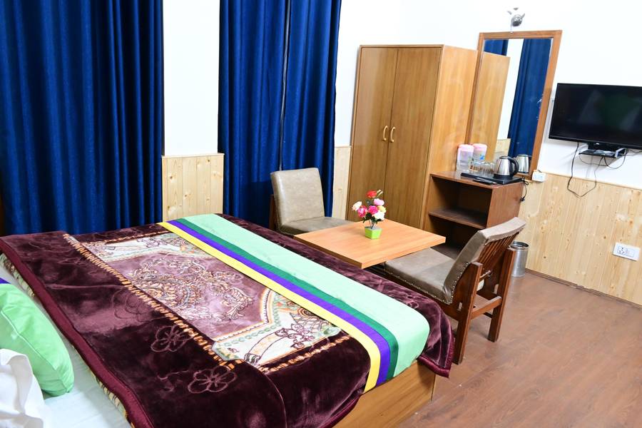 smart lakhanpal resort