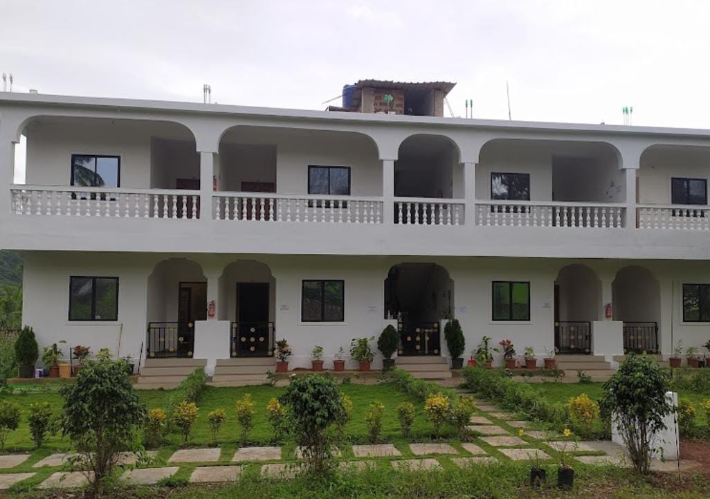 White Tree Resort,Arambol,2 star