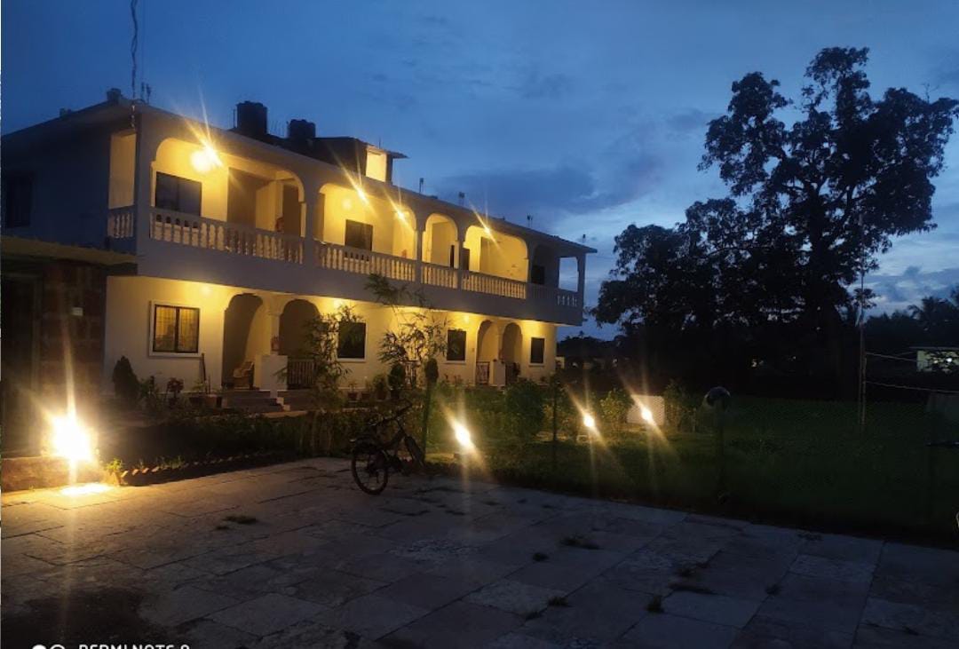 White Tree Resort,Arambol,2 star