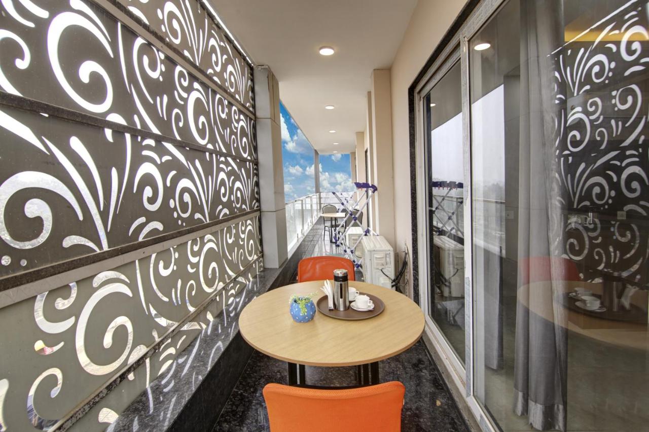 limewood stay silver studio apartment near golf course road gurgaon