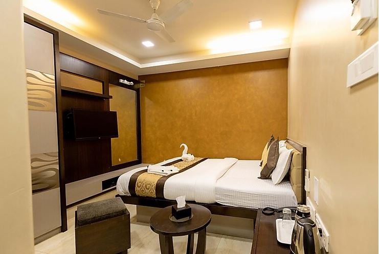 the majlis hotel colaba