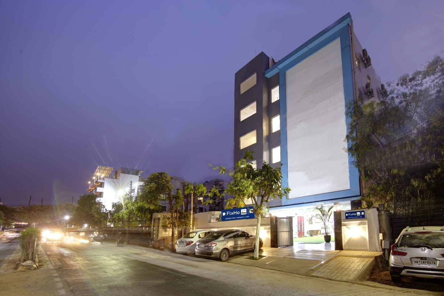 flxho cyber one hotel and banquet cyber city