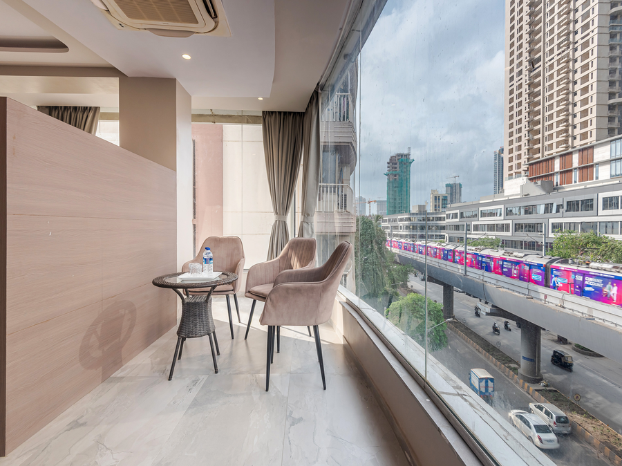 hotel aura malad near link road