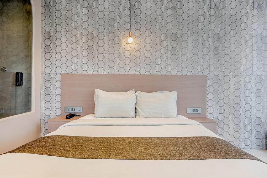 hotel aura malad near link road