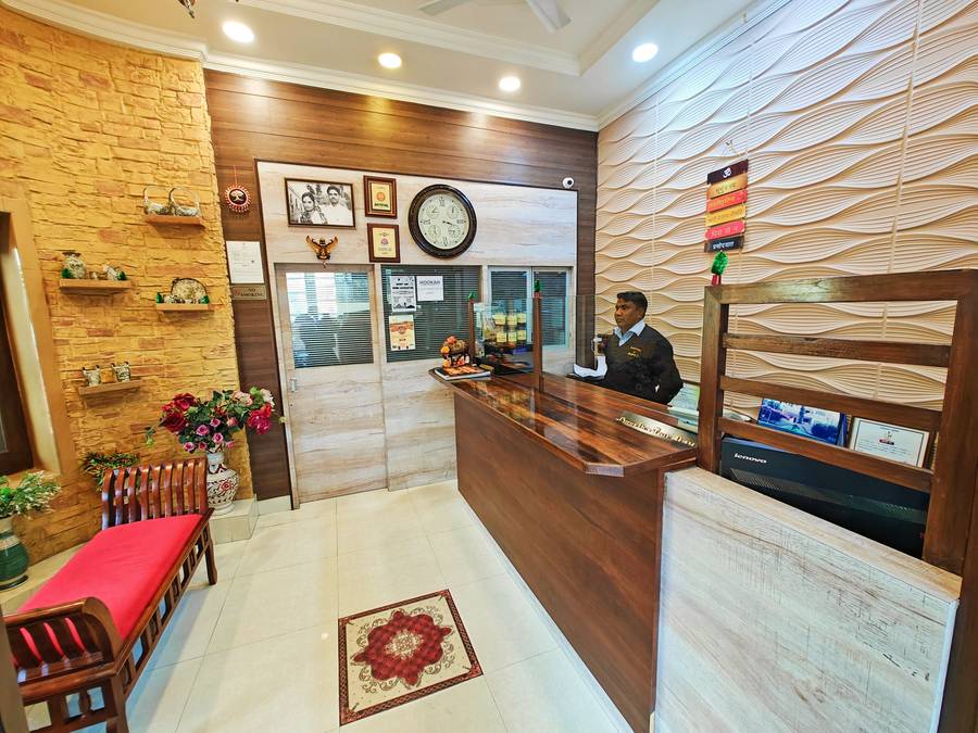 Hotel Saraswati  Pure Vegetarian,Near Mount Abu Bus Stand,3 star