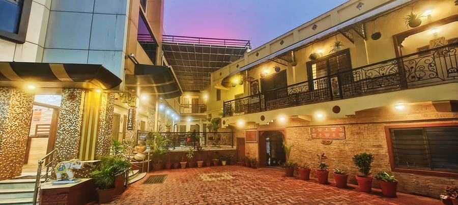 Hotel Saraswati  Pure Vegetarian,Near Mount Abu Bus Stand,3 star
