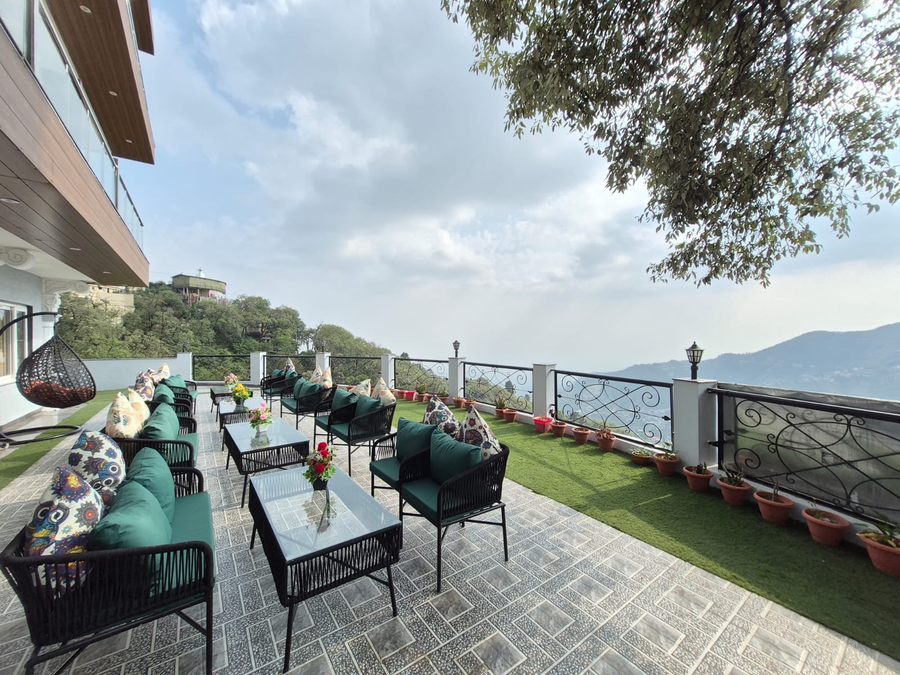 Hotel Nuri's Mountain Glow,Mall Rd,4 star