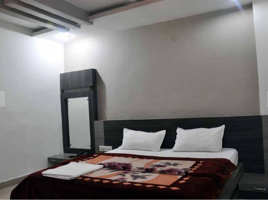K. J. International,Sarai Takki,3 star