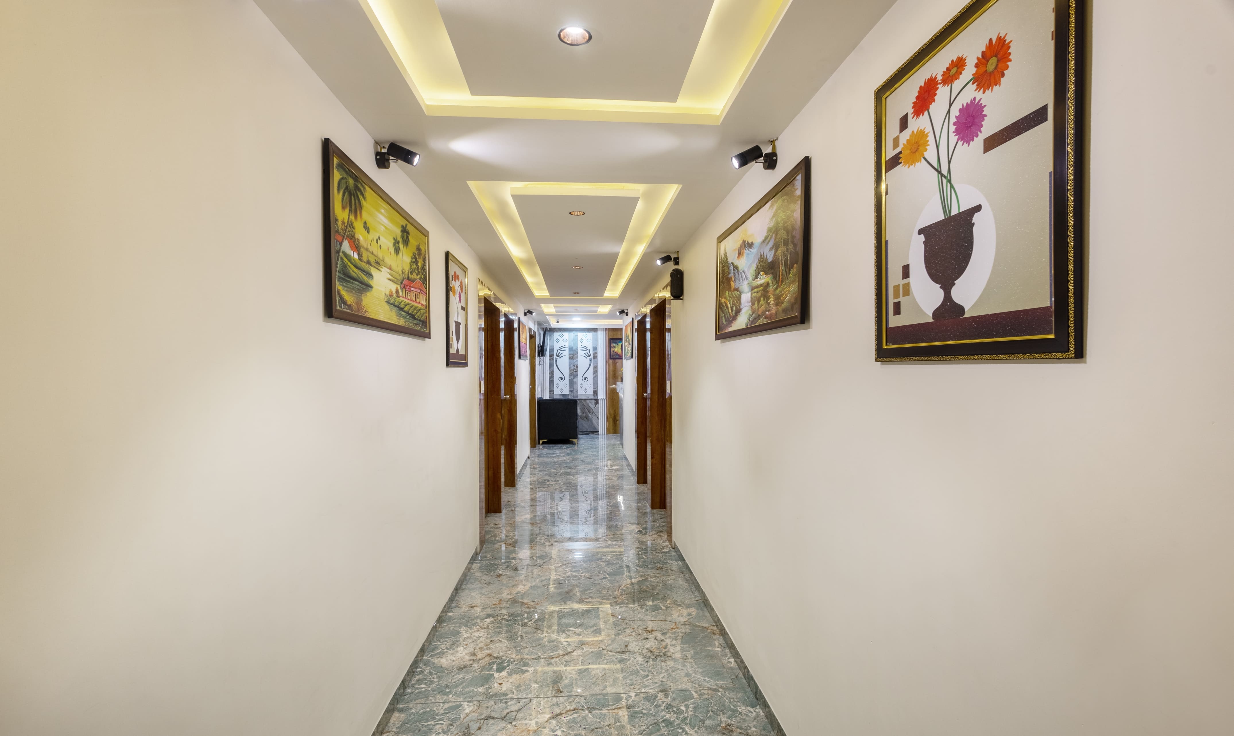 Itsy Hotels Signature, Nehru Nagar,Near Tapovan Circle,3 star