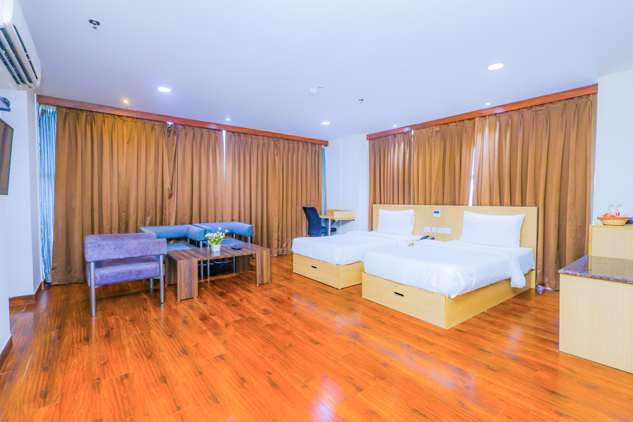 hotel hyphen noida