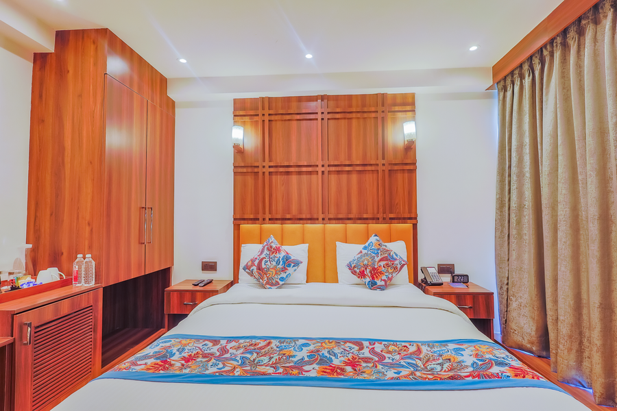 hotel hyphen noida