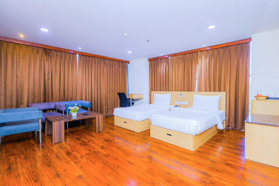 hotel hyphen noida
