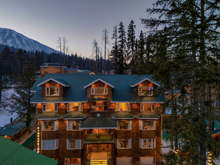 Pine Spring Resort Gulmarg,Near Main Gulmarg Market,4 star