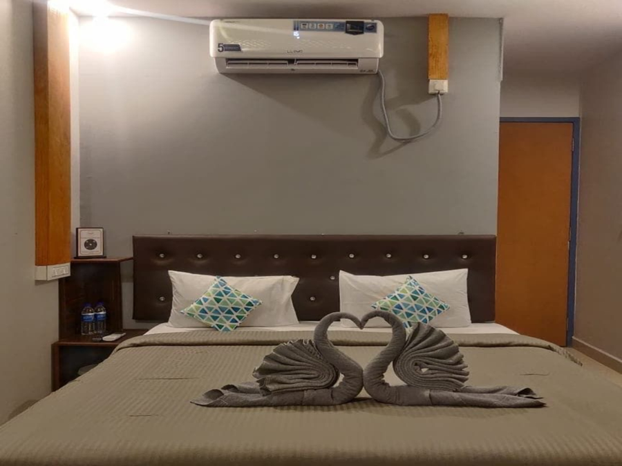 yogitree beach resort and cafe