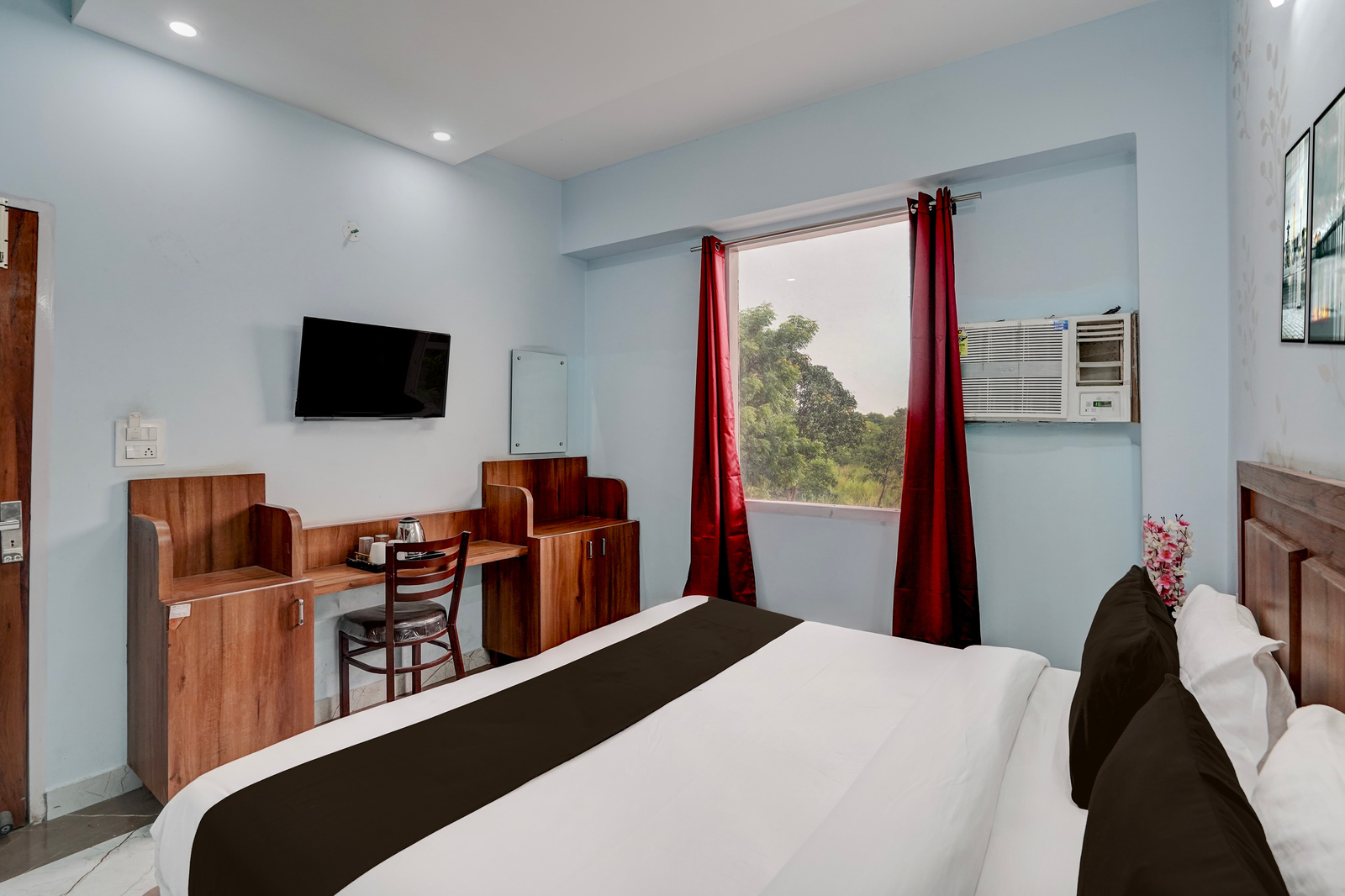 hotel o sector 52 chandigarh isbt road formerly hari residency